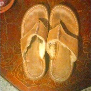 UGG thong style sandals brown with sherpa size 5